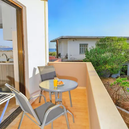 Apartament Manousos *
